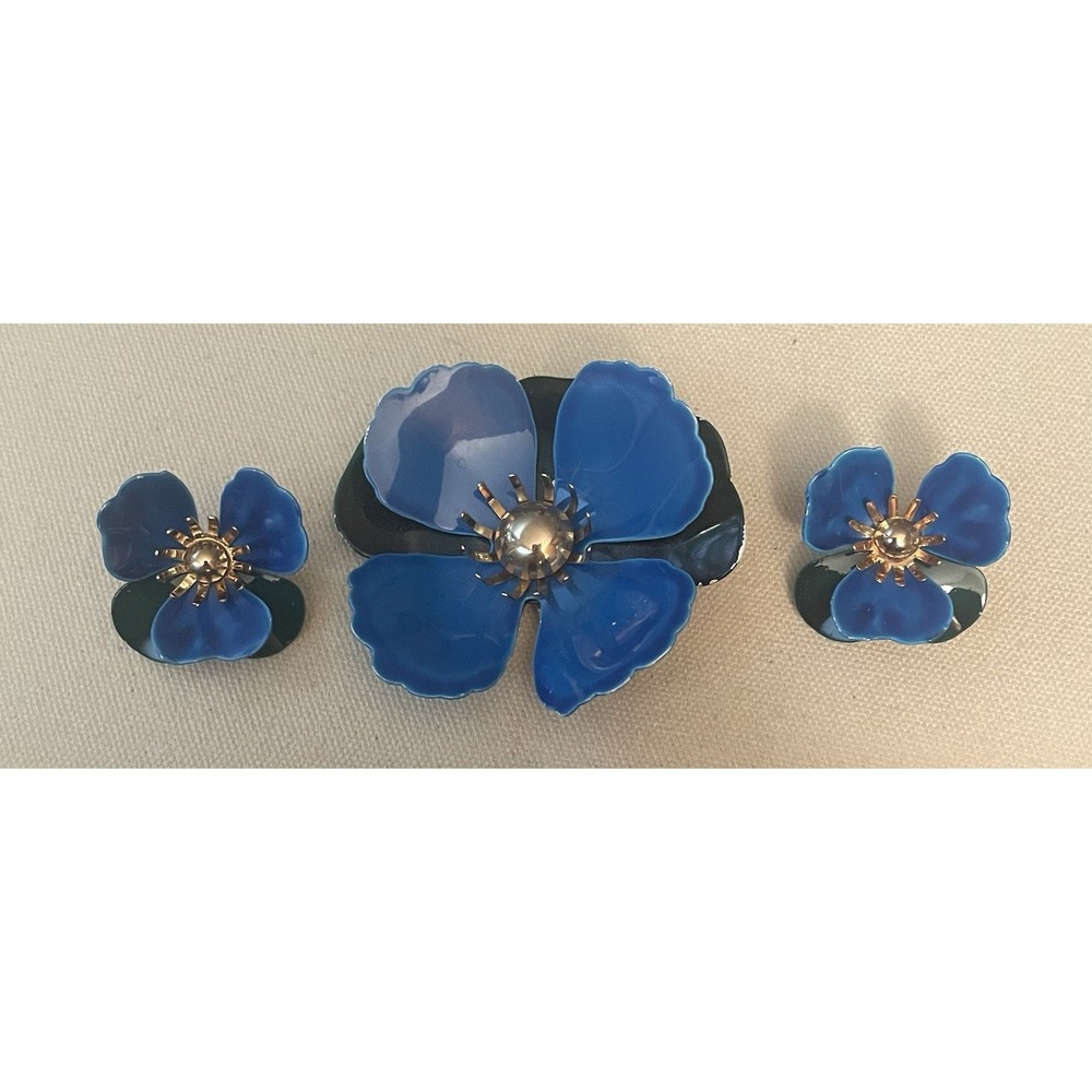 Vintage Signed Sarah Coventry "Tahitian Flower " Brooch & Matching Earrings 1970